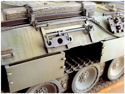 [The brackets on the driver's side of the turret ring are supplied in the kit.]