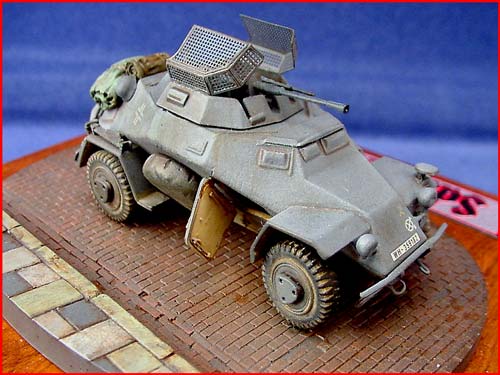[A light pigments was was applied to the under chassis, then a clean brush was used to remove the excess amounts of pigment..]